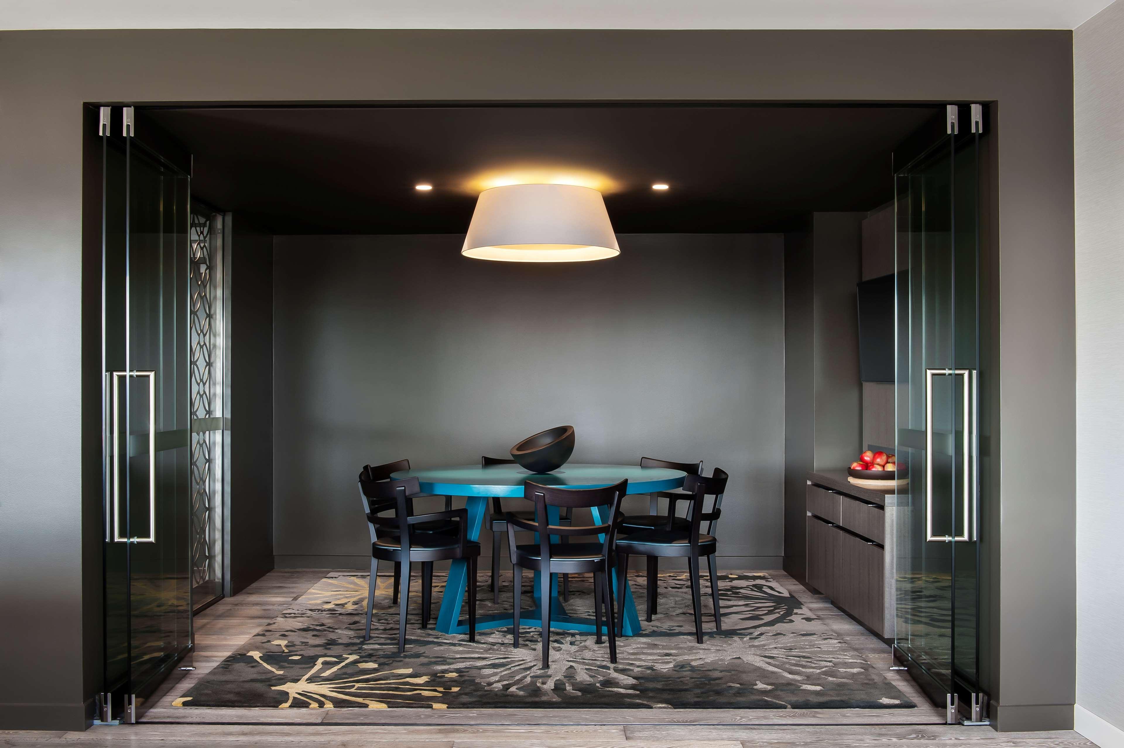 Parkroyal Darling Harbour Hotel